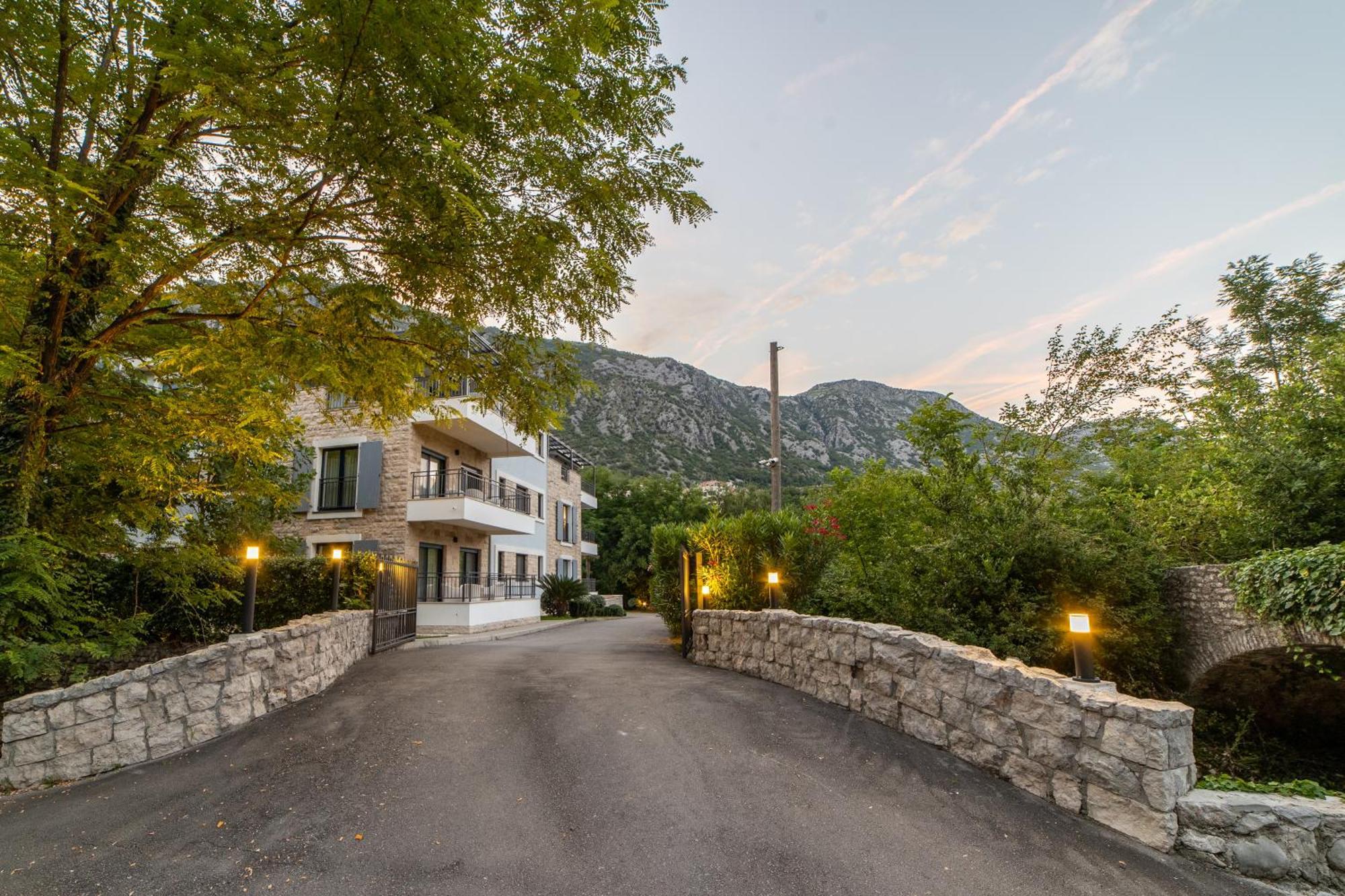 Green Bay Apartments Morinj Kotor Luaran gambar
